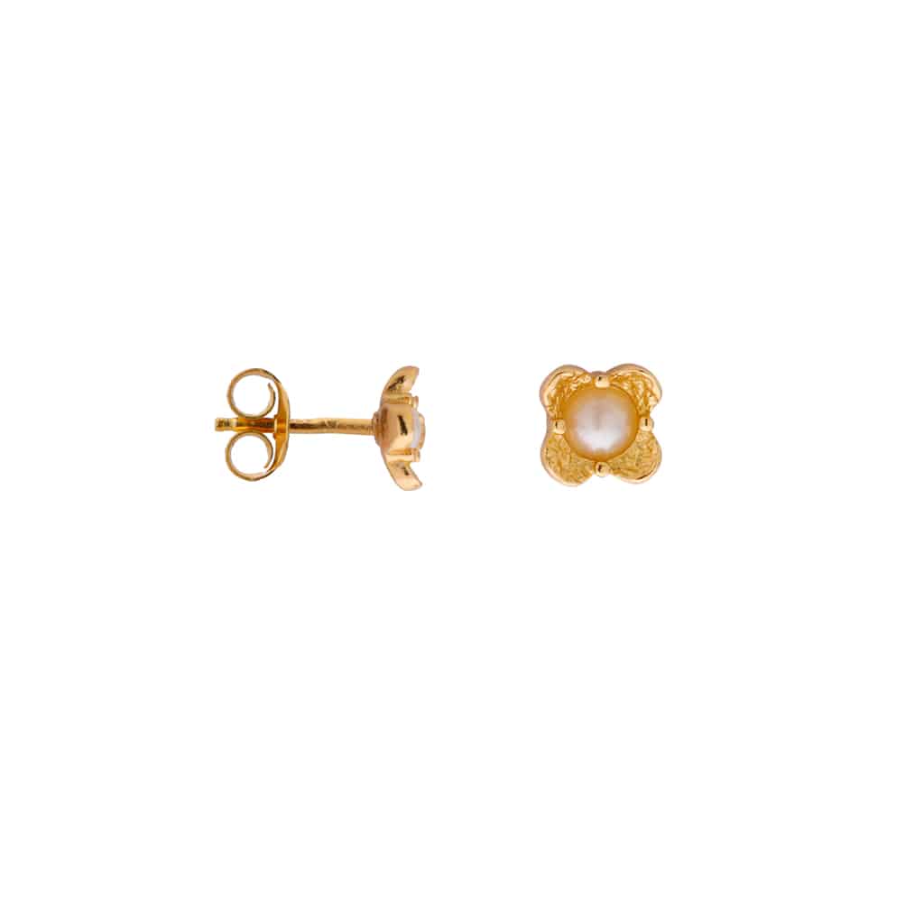 Pearl flower stud