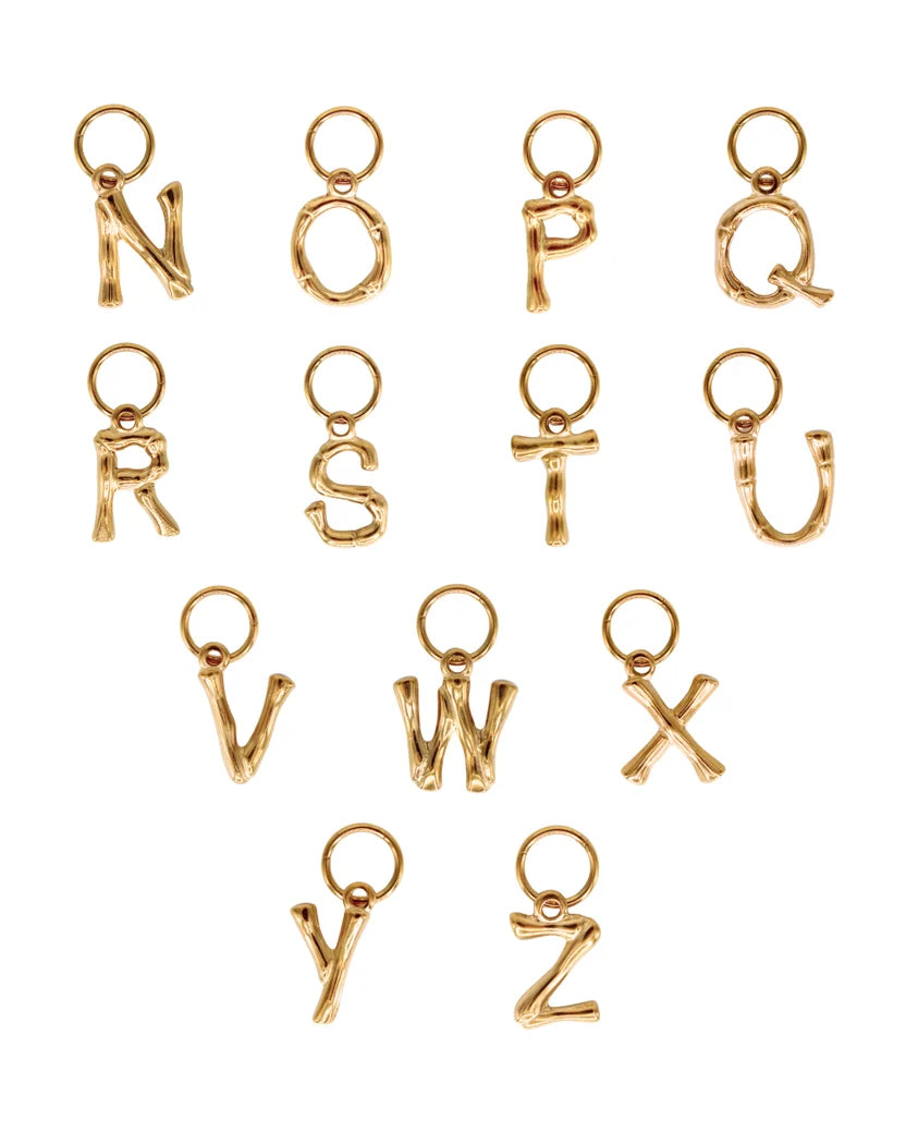 Letter charm goud