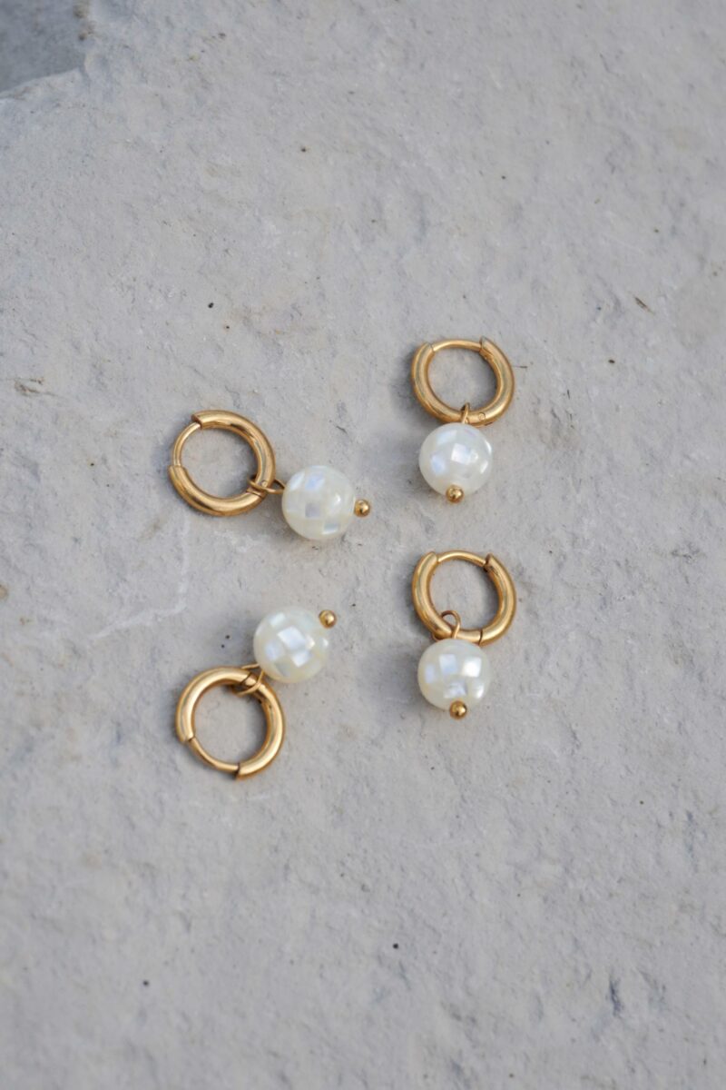 Mother of pearls hoop gold