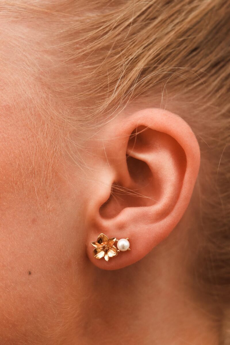 Big flower stud