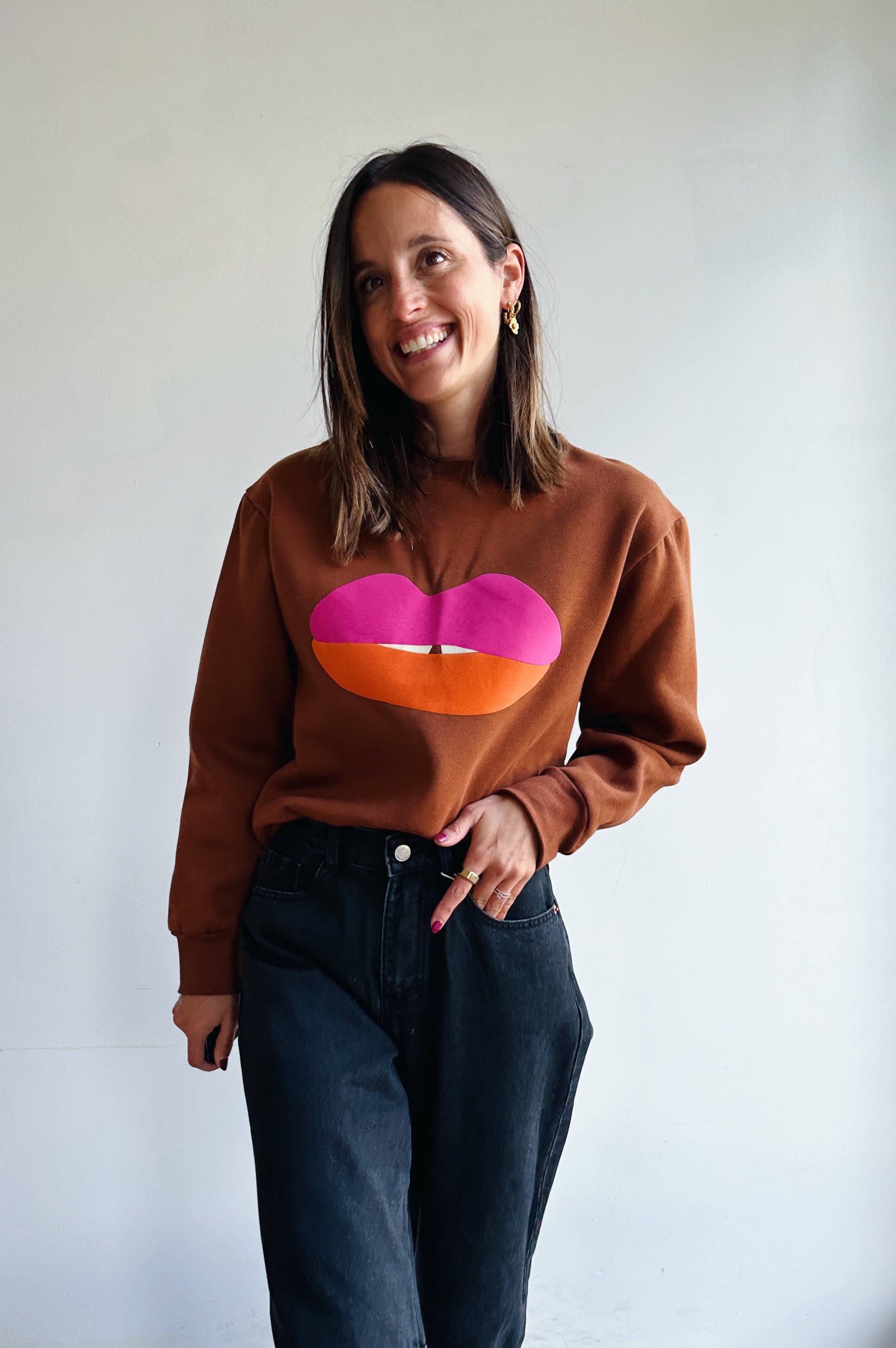 Lip sweater