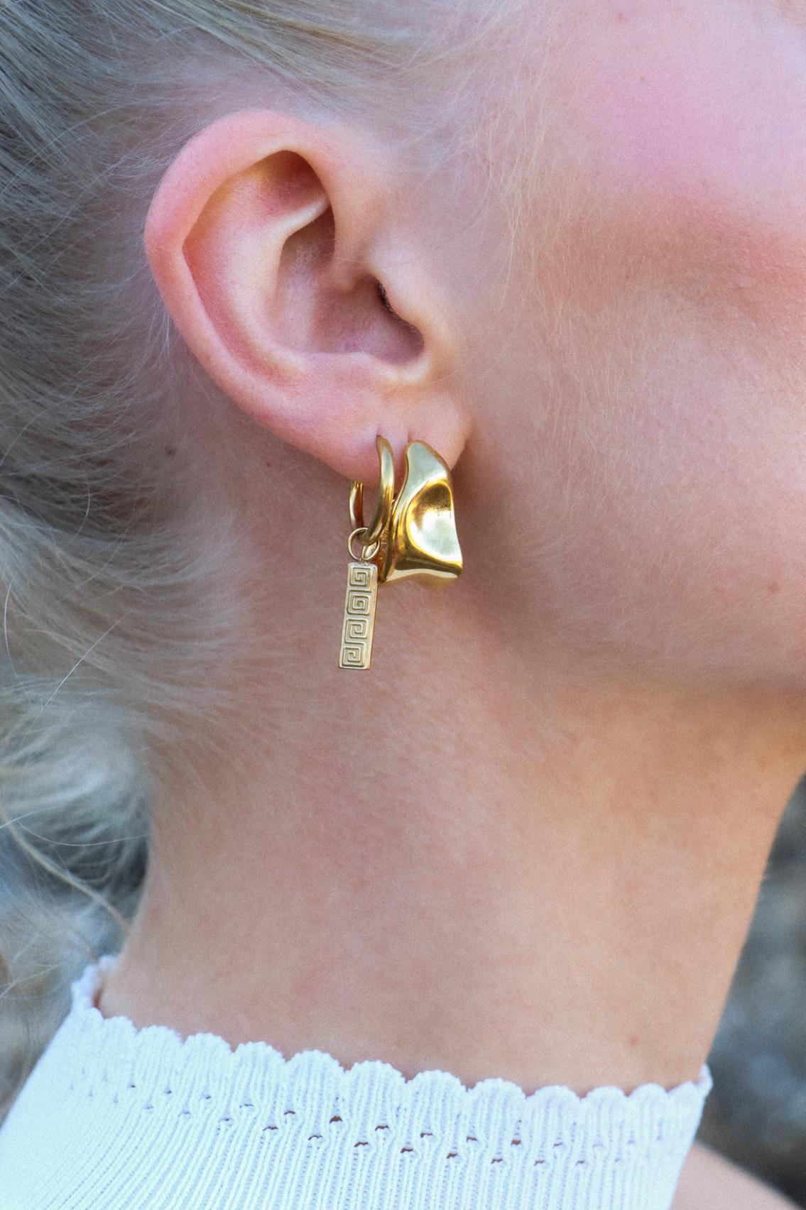 Organic hoop gold